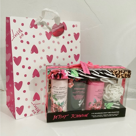 Betsey Johnson. 5pc. Nourishing Body Care Gift Set With Betsey Gift Bag NIB